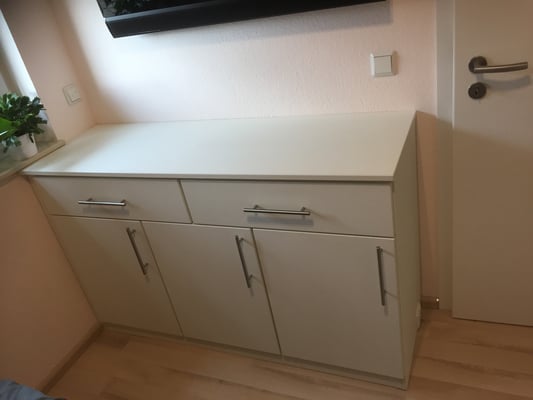 Sideboad mit Steckdose und Softschliesung Türen 