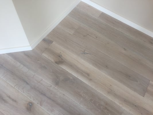 Eckleisten aus Weißlack auf gehrung 