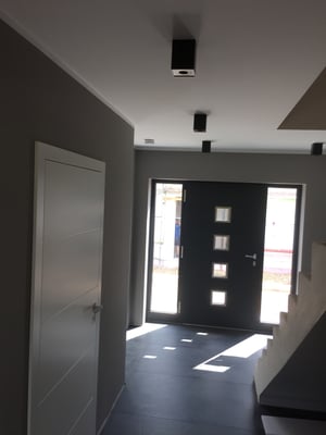 Alle Räumlichkeiten im Kantigem Design mit LED leuchtmittel abgestimmt