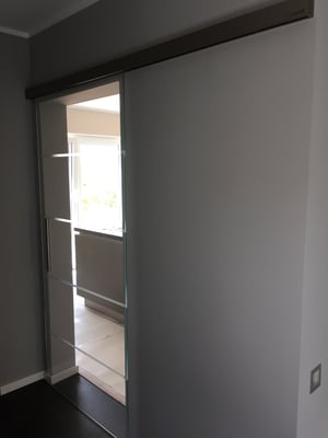 Glasschiebetür Satinato abgesetzt 