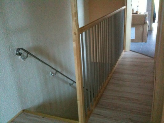 Treppengeländer mit laminatboden und Türeneinbau