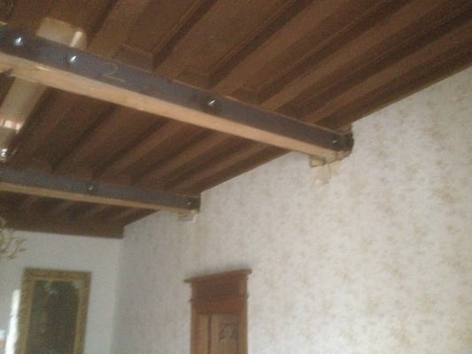 versterkt mit Stahlplatten 