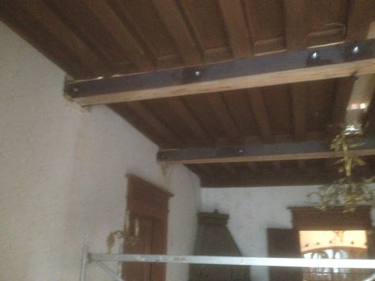 versterkt mit Stahlplatten 