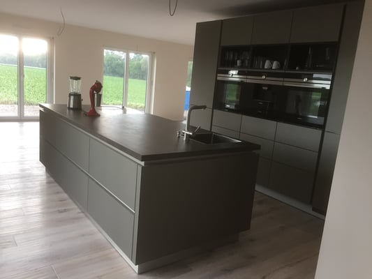 Kücheninsel mit Granit Arbeitsplatte 