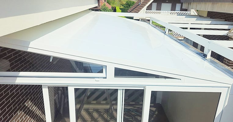 Cerramientos terraza panel sandwich Navarra