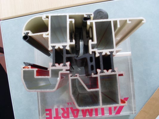 Vista sección s-7070 con rotura de puente térmico de 75 mm