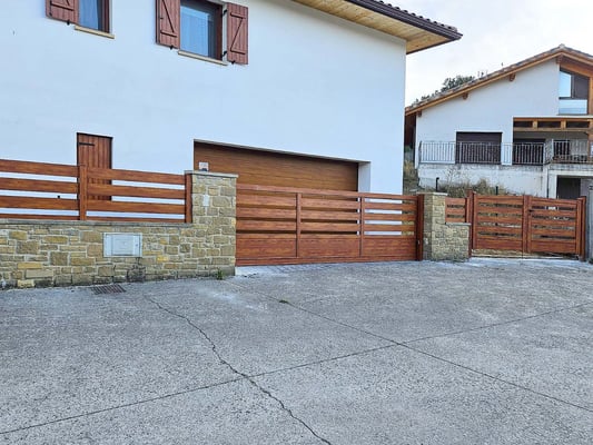 Cancela de aluminio corredera en Artaza, Navarra