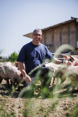 Martin Schär bei seinen Freilandsäuli