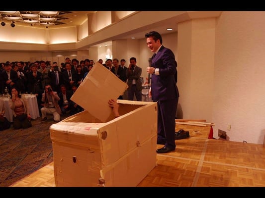 Remove the square lumber from the box and remove the lid