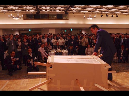 Mr. Yasuhiro Odanaka pierces the box with lumber