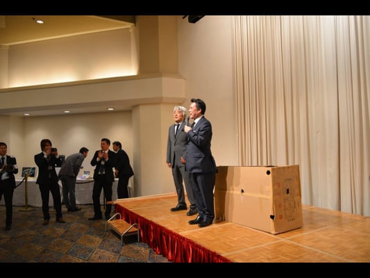 Stage magic of Mr. Yasuhiro Odanaka and Mr. Takashi Takizawa