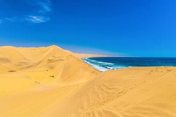 Sandwich Harbour место, где дюны встречаются с океаном