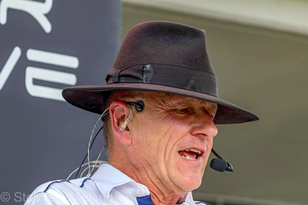 Cover Groove in Düsseldorf Henning Lippel