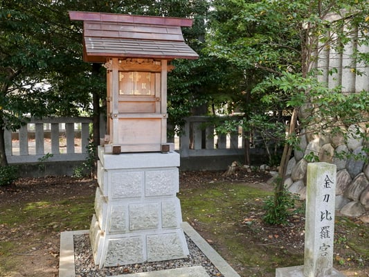 吉野神社の板宮