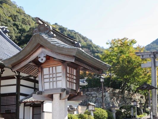 伊奈波神社の常夜燈（大）