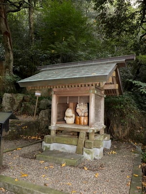 護国神社 足乳根宮の祠