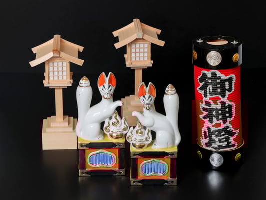 常夜灯、提灯、お稲荷様など