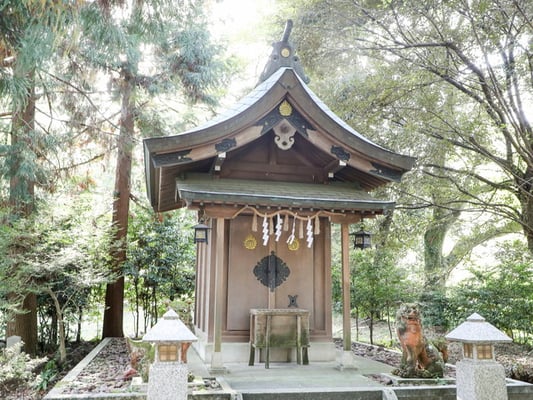 護国神社 鎮霊社の祠