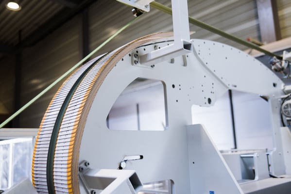 Faltkartonshersteller für Ihre Produkte, Ihre Kunden: RATTPACK® - www.rattpack.eu - hier: manueller Prozessschritt in der Faltschachtel Produktion - Sortier- und Abpackanlage