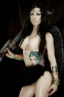 mujeres guerreras, imagenes mujeres guerreras, fotos mujeres guerreras, fotos angel, fotos mujeres guerreras, angel desnudo, mujer espada, broom, achilleos, luis royo