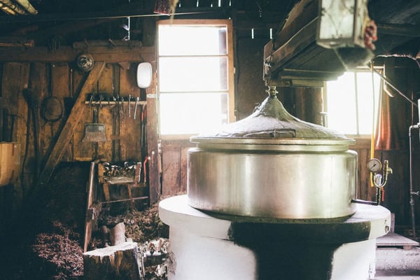 Die Tradition der Tiroler Latschenölbrennerei