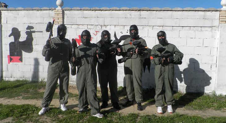 jugadores de paintball