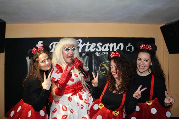 cena especial grupos de despedidas de soltero carnaval de cadiz