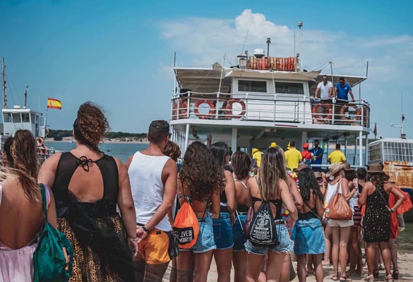 Fiesta en barco para despedidas en Cádiz