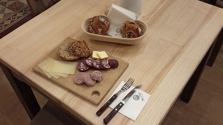 ... es gibt auch frisch zubereitete Speisen