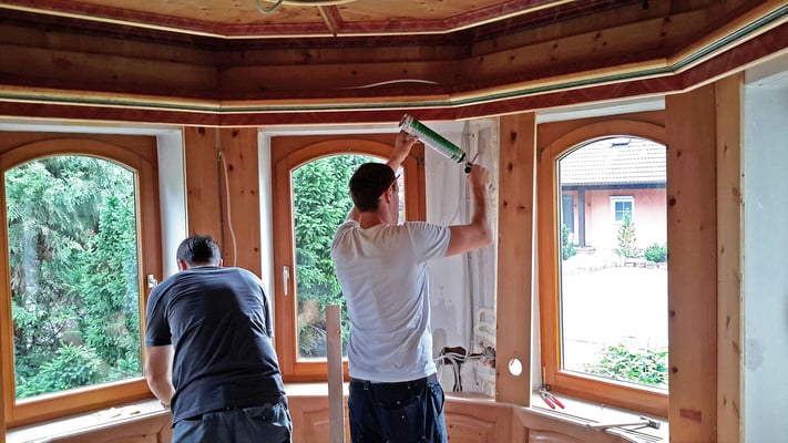 Die Verkleidung mit unserem herrlichen Altholz...