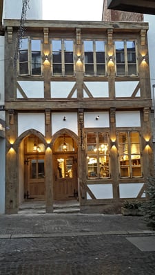 Sieht doch aus, als würde es schon Jahrhunderte da stehen!