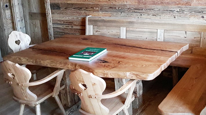 Diese Tischplatte ist aus Esche