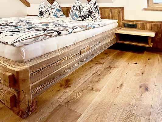 Rustikales Zimmer mit echtem, alten Altholz