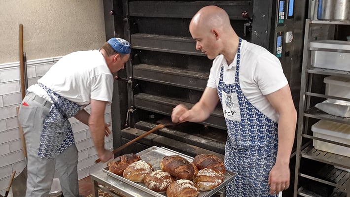 Der Bäckermeister bei der Arbeit
