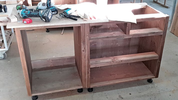 Ein Schrank entsteht.