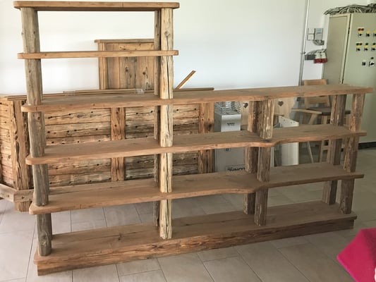 vorgefertigte Möbel in der Werkstatt