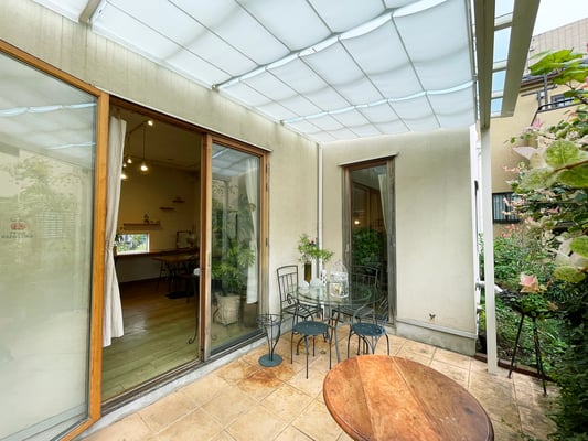 テラスから見たギャラリー入り口