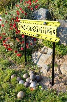 A French scorekeeper for petanque balls game