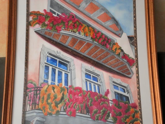 “Florecer Bajo la Luz en el Edificio Art Déco”.   ACUARELA VERTICAL ENMARCADA.  Tamaño: 19.5 plgs de ancho por 27.5 plgs de alto, 50cm ancho x 70cm de alto, sin el marco.  Con enmarcado mide: 86 cm (33.75 plgs) de alto por 66cm (26plgs) Precio: $350.00USD