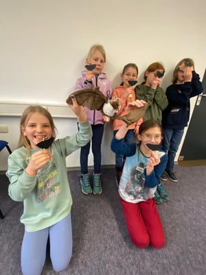 Eine Fledermaus steht im Mittelpunkt der NaJu-Kindergruppe im November, Foto: G. Eisenreich