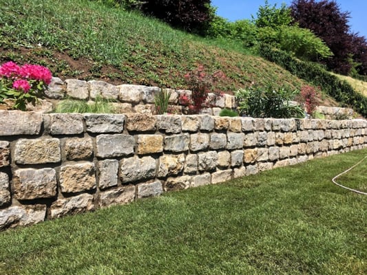 Gartenpflege Franke - Ihr Landschaftsgaertner für Natursteinmauern in Nidda, Hungen, Lich, Buedingen, Bad Vilbel, Butzbach, Altenstadt, Bad Vilbel und Wölfersheim