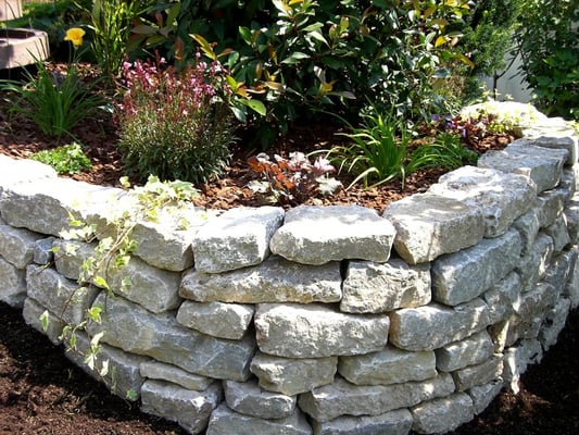 Gartenpflege Franke - Ihr Landschaftsgaertner für Natursteinmauern in Nidda, Hungen, Lich, Buedingen, Bad Vilbel, Butzbach, Altenstadt, Bad Vilbel und Wölfersheim