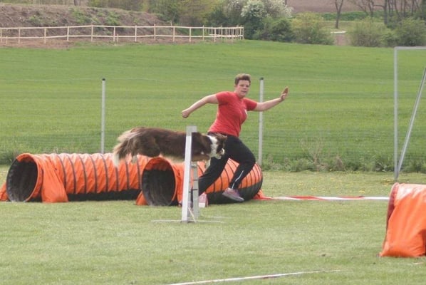 Manuela Baumgartner mit Flann vom sonnigen Garten