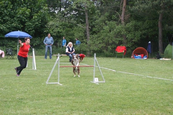Manuela Baumgartner mit Flann vom sonnigen Garten
