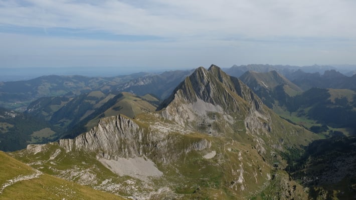 Ausblicke vom Gipfel des Vanil noir: Dent de Folliéran und Dent de Brenleire