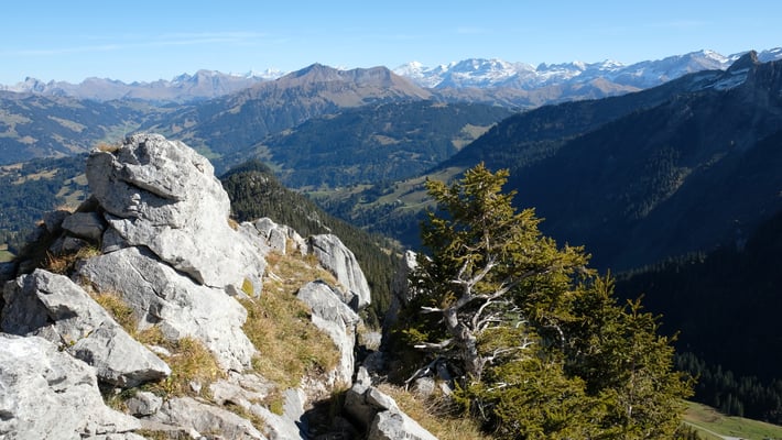 Schöne Passage durch einen Felsspalt