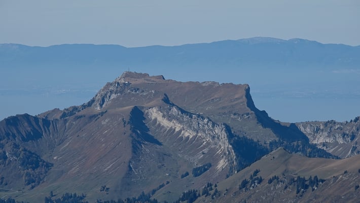 Rochers de Naye und dahinter der Genfersee