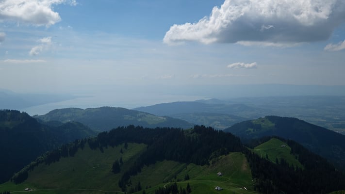 Im Westen sieht man den Genfersee