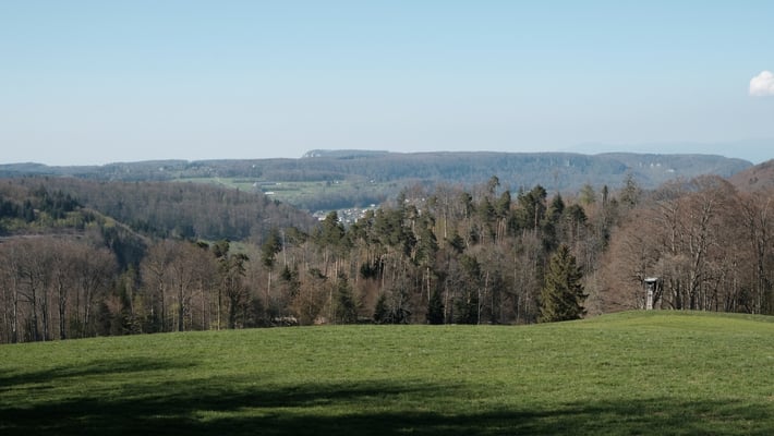 Blick Richtung Büren und Schartenflue mit dem Gempenturm