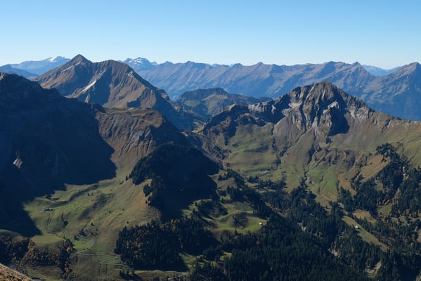 links: Dreispitz und First